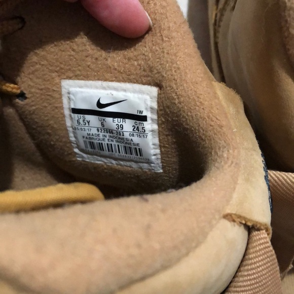 Tan Jordans size 6.5 - Picture 5 of 5